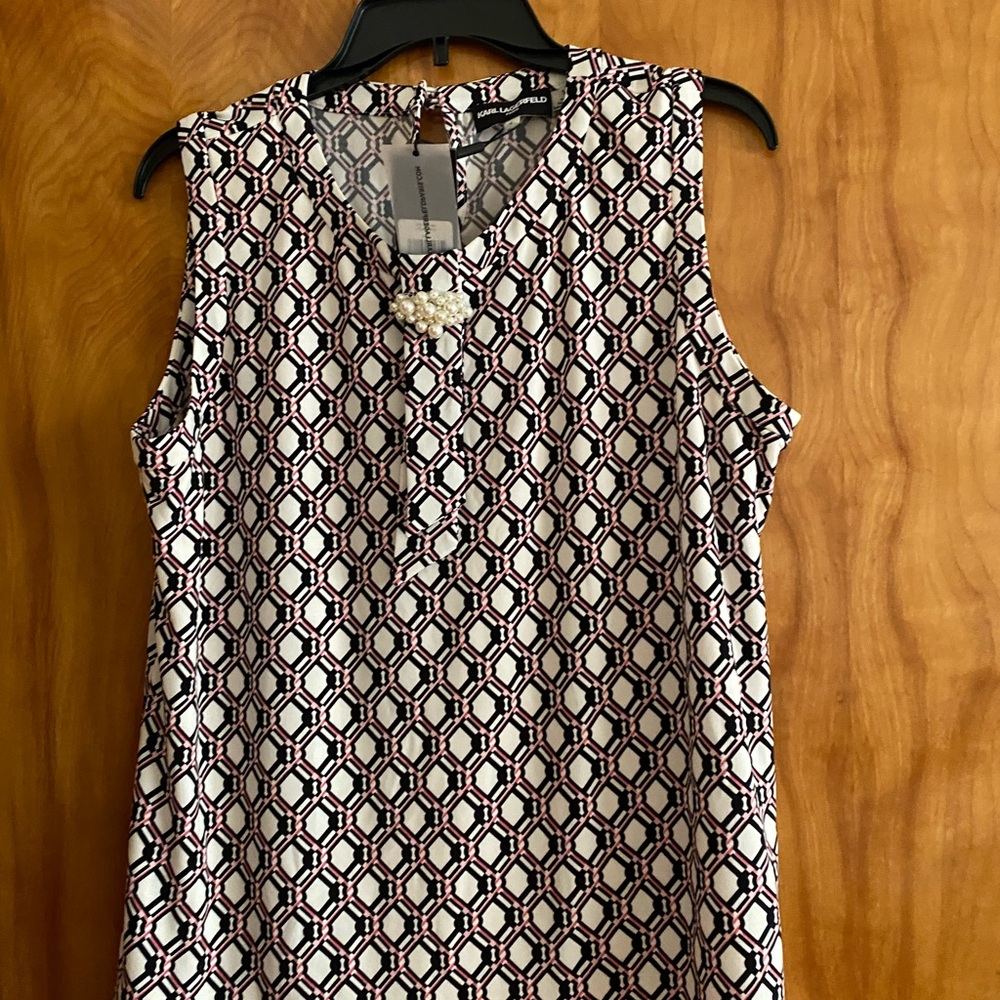 Sleeveless blouse
